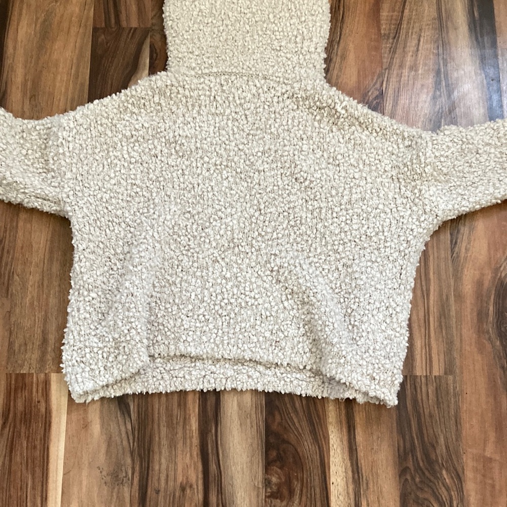don't really know what brand this is but it's a medium-sized turtle neck sweater